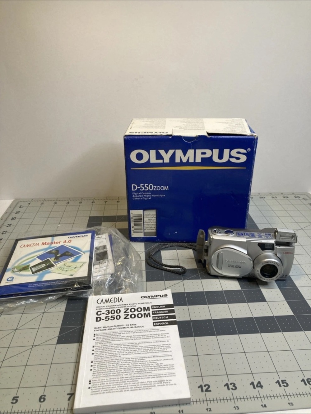 Olympus CAMEDIA D-550 Zoom 3.0MP Digital Camera Untested